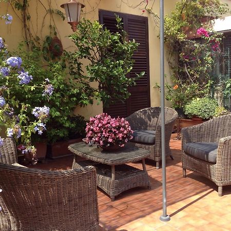 Bed and Breakfast Terrazza Duomo Neapel Exterior foto